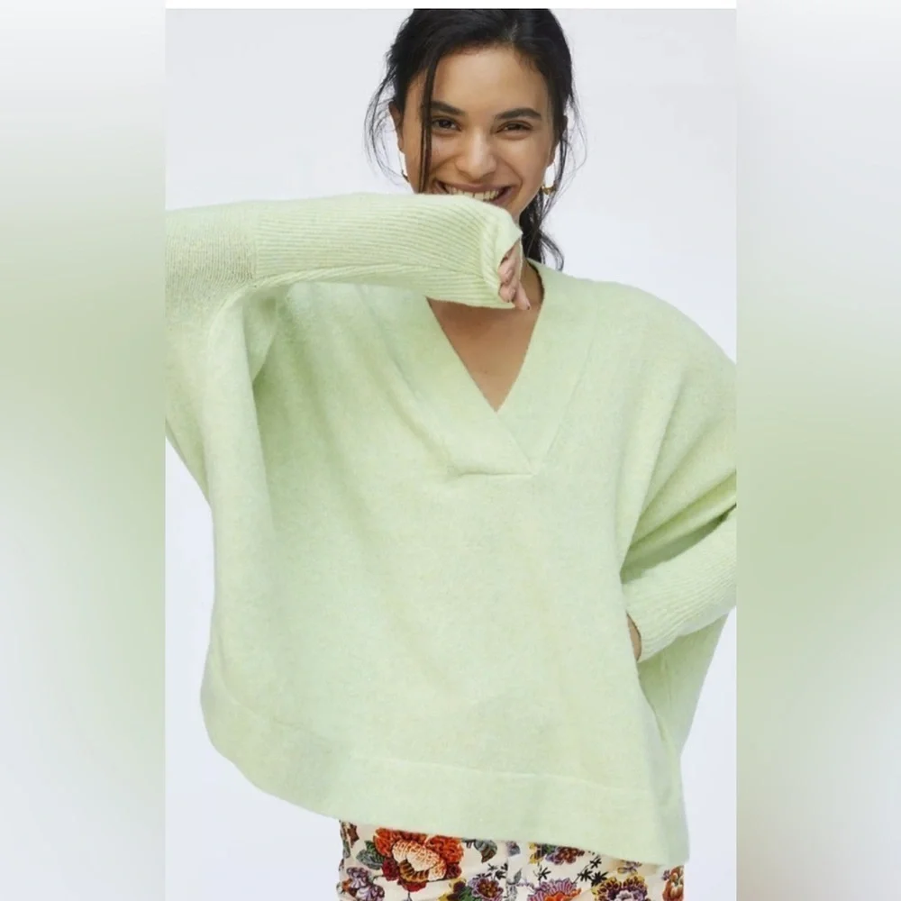 Anthropologie Pistachio oversized ribbed sleeve Sweater. Size M GUC.